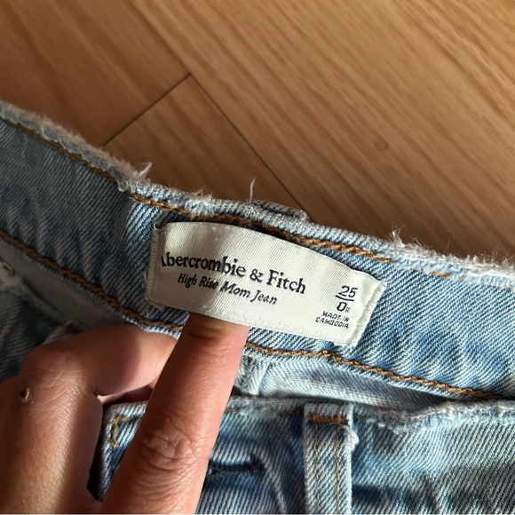 Abercrombie & Fitch High Rise Mom Jean Women’s 25/0 - Picture 3 of 9